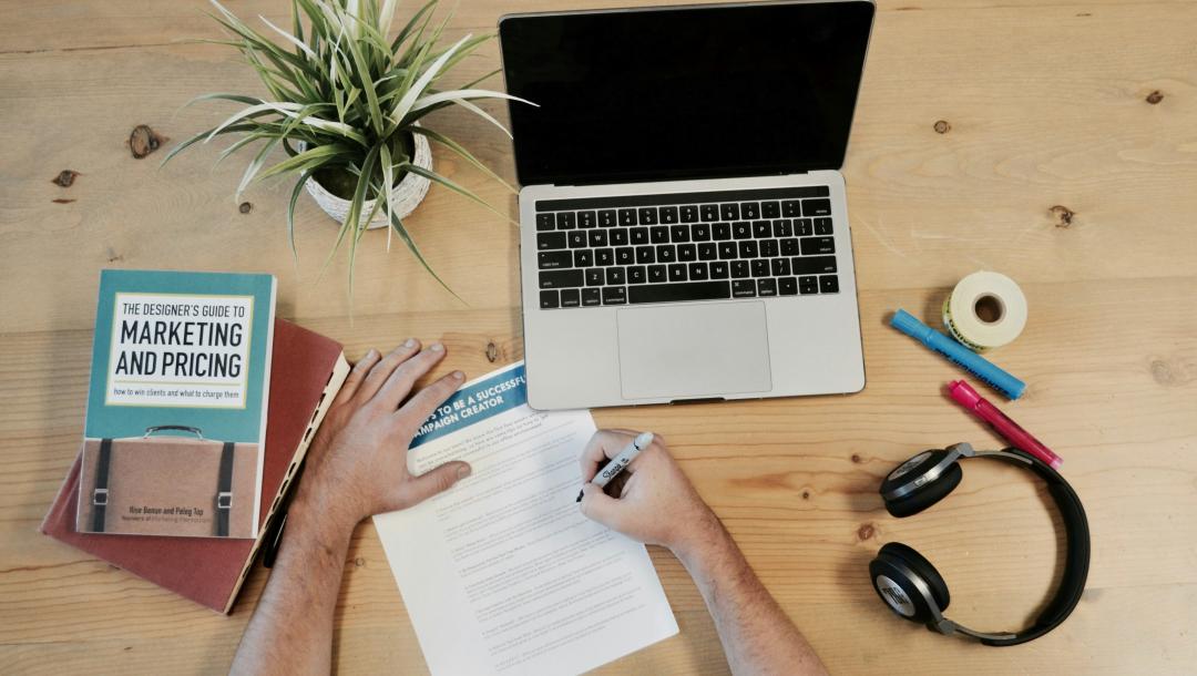 Praca specjalisty ds. marketingu 